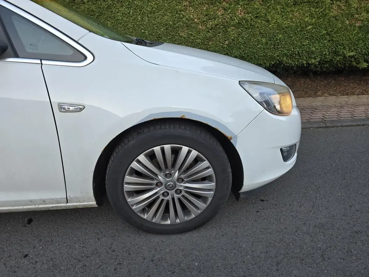Gebraucht Opel Astra 165 PS (121 kW) 2012 Weiß Limousine