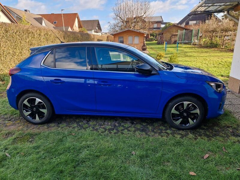 Blau Gebraucht 2021 Opel Corsa-e Ultimate Kleinwagen | 17.950 € (Etwas zu teuer) - Bild 1/4
