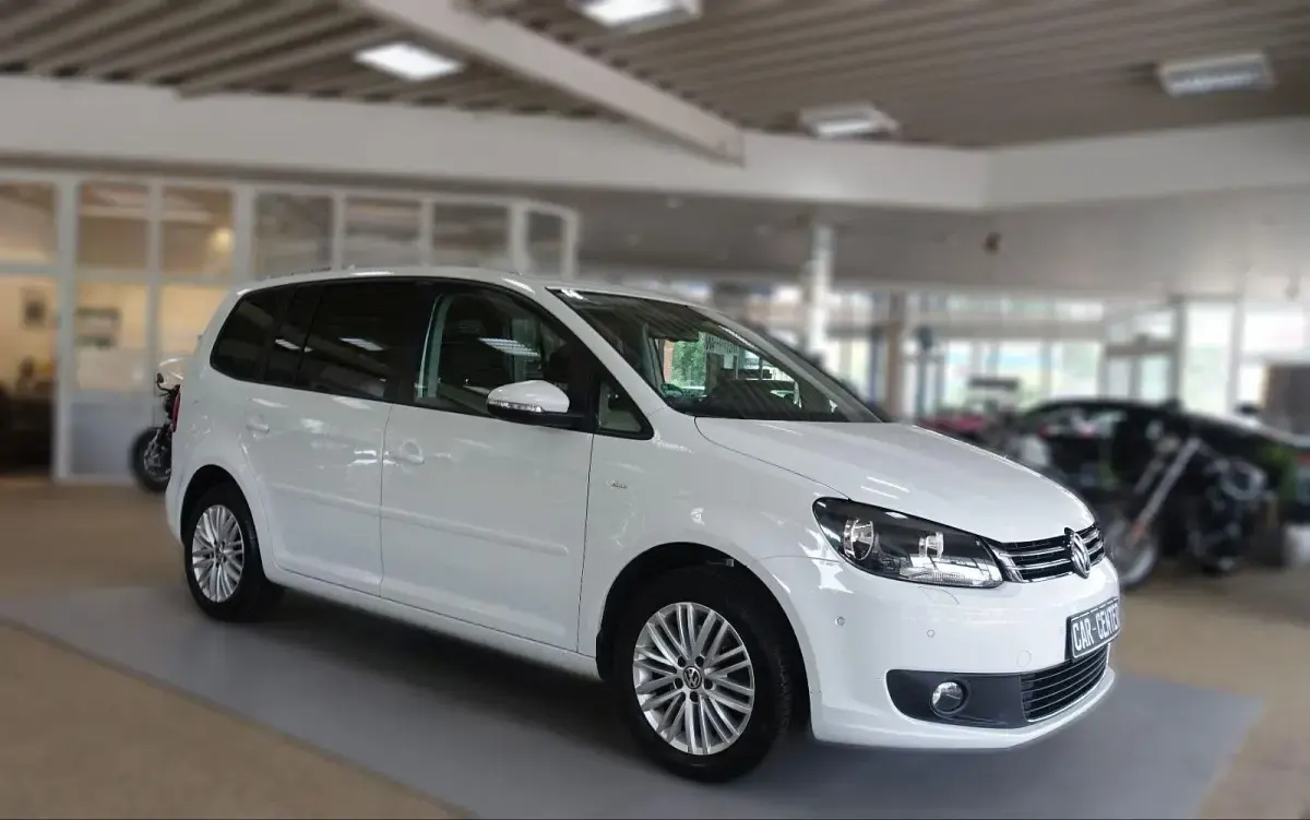 Gebraucht VW Touran Cup 105 PS (77 kW) 2015 Weiß Van / Kleinbus