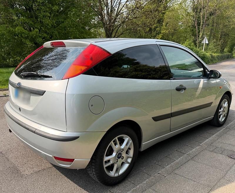Usata Ford Focus 101 CV (74 kW) 2004 Argento Utilitaria