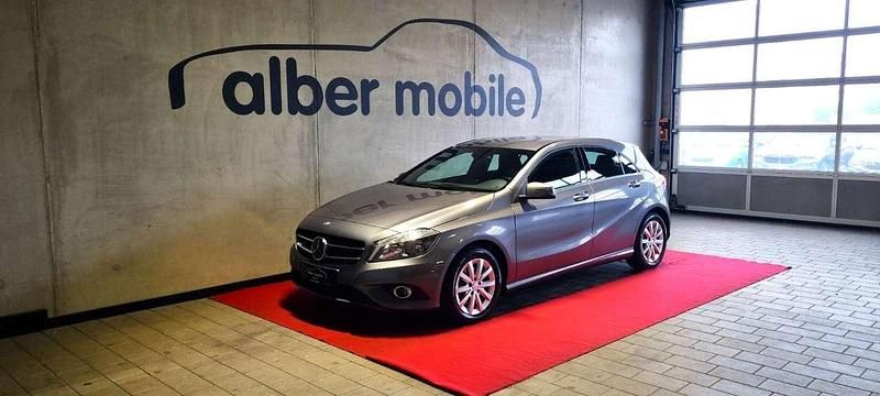 Grau Gebraucht 2014 Mercedes A180 Style Limousine | 15.900 € (Fairer Preis) - Bild 1/3