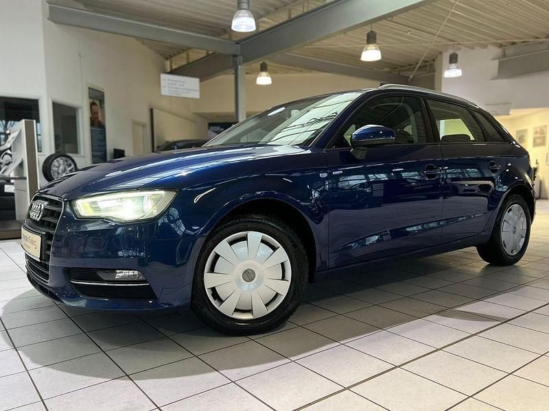 Gebraucht Audi A3 Attraction 105 PS (77 kW) 2014 Blau Limousine