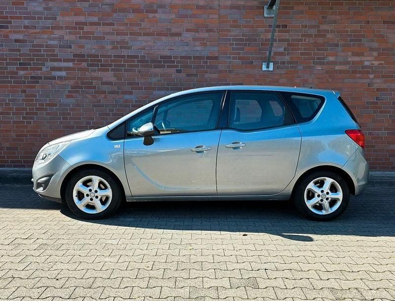Gebraucht Opel Meriva 101 PS (74 kW) 2010 Silber Van / Kleinbus