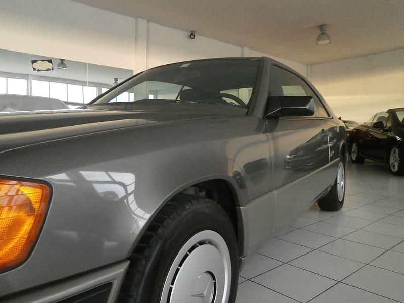 Gebraucht Mercedes 230 132 PS (97 kW) 1988 Grau Coupé