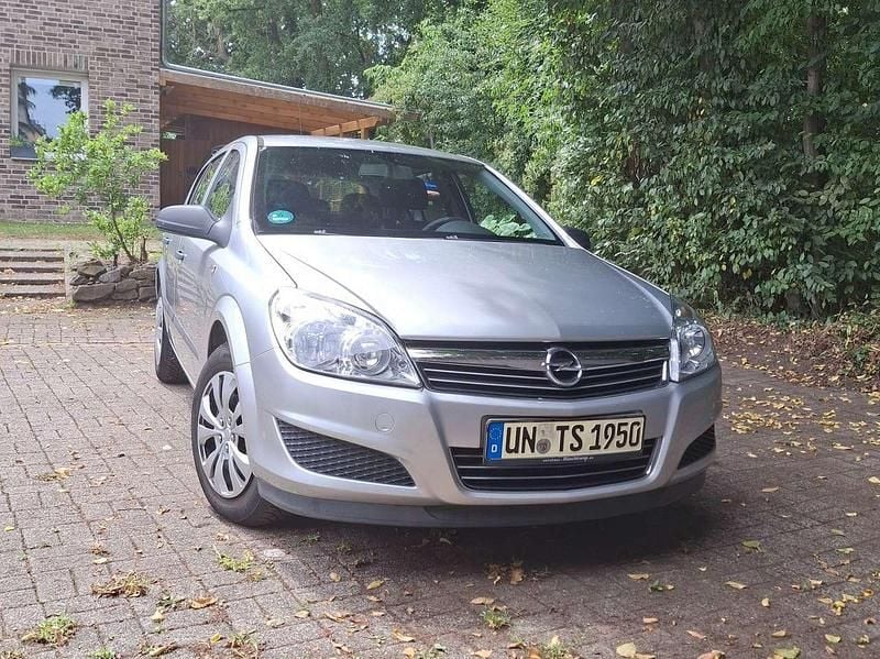 Silber Gebraucht 2009 Opel Astra Edition Limousine | 2.990 € (Fairer Preis) - Bild 1/4
