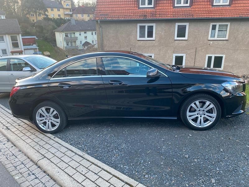 Schwarz Gebraucht 2014 Mercedes CLA250 Limousine | 18.000 € (Fairer Preis) - Bild 1/4