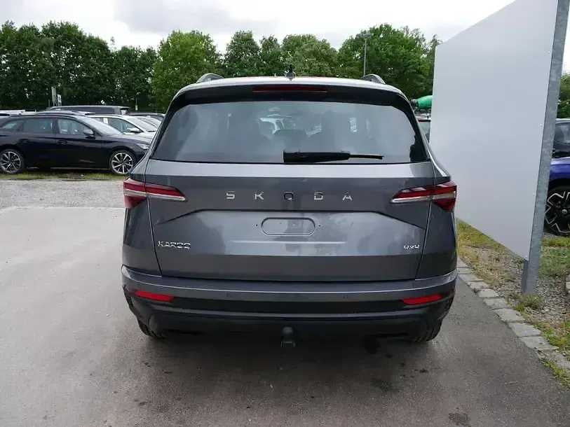 Neu Skoda Karoq Selection 150 PS (110 kW) 2025 Stahlgrau SUV