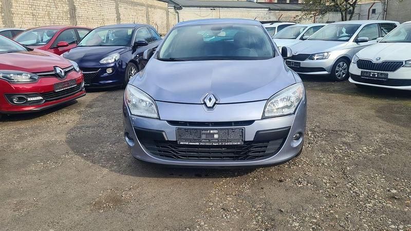 Gebraucht Renault Mégane Dynamique 131 PS (96 kW) 2011 Blau Limousine
