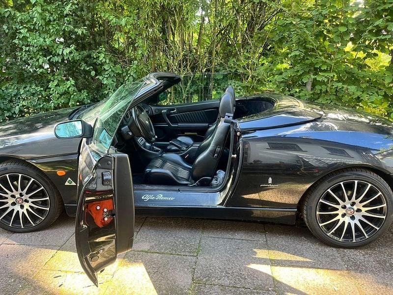 Schwarz Gebraucht 2004 Alfa Romeo Spider Cabrio | 9.990 € (Fairer Preis) - Bild 1/4