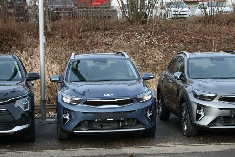 Denimblau metallic Neu 2025 Kia Stonic Vision SUV | 24.444 € (Fairer Preis) - Bild 1/4