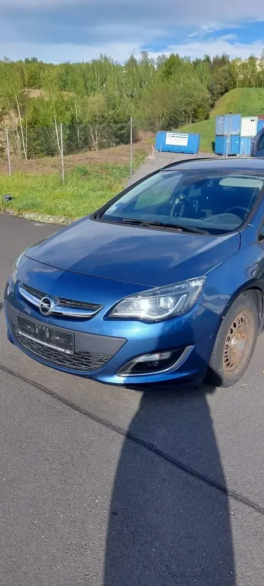Gebraucht Opel Astra 131 PS (96 kW) 2012 Blau Kombi