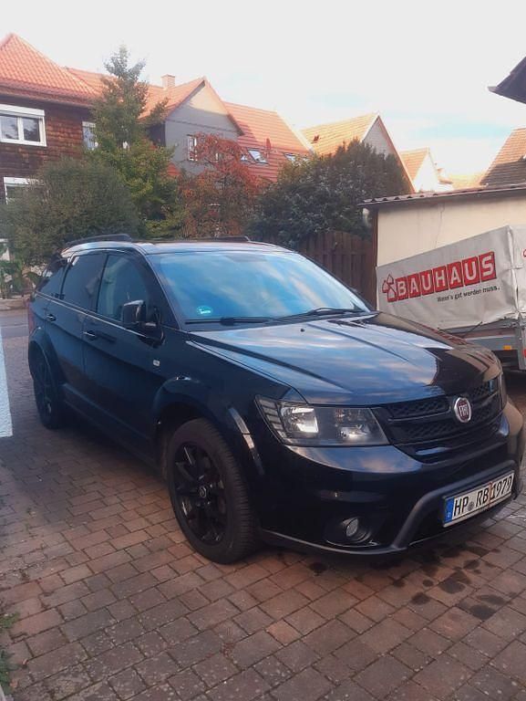 Schwarz Gebraucht 2015 Fiat Freemont SUV | 10.700 € (Fairer Preis) - Bild 1/4