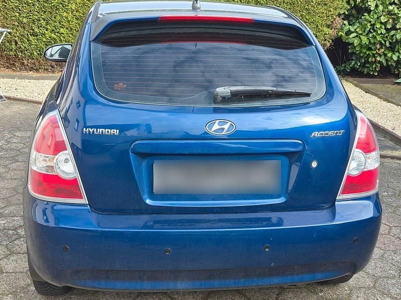 Gebraucht Hyundai Accent 97 PS (71 kW) 2007 Blau Limousine