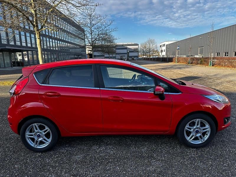 Gebraucht Ford Fiesta 125 PS (91 kW) 2014 Rot Kleinwagen