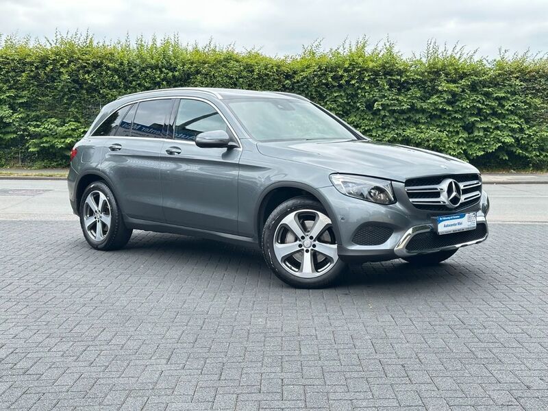 Grau Gebraucht 2016 Mercedes GLC220 SUV | 26.490 € (Fairer Preis) - Bild 1/4
