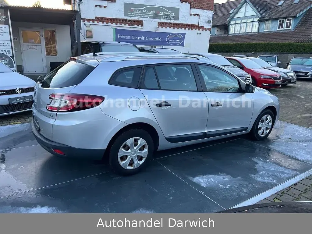 Gebraucht Renault Mégane Expression 106 PS (77 kW) 2011 Grau Limousine