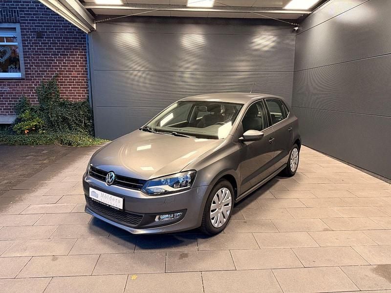 Grau Gebraucht 2013 VW Polo Comfortline Kleinwagen | 9.950 € (Fairer Preis) - Bild 1/4