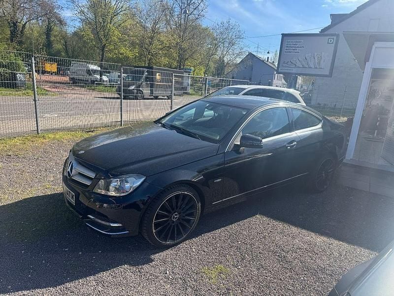Gebraucht Mercedes C180 156 PS (114 kW) 2012 Schwarz Coupé