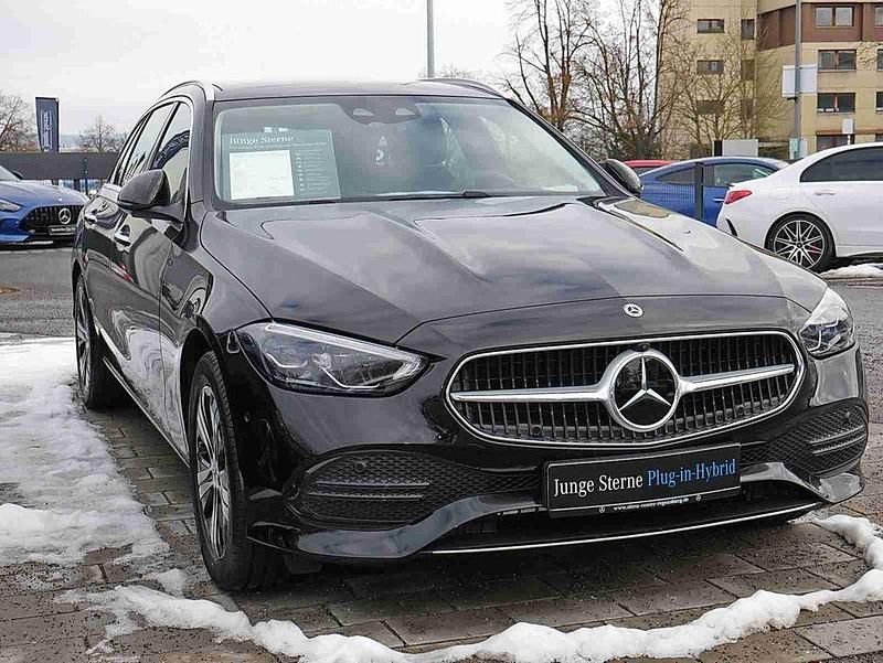 Gebraucht Mercedes C300e Avantgarde 204 PS (150 kW) 2025 Schwarz Kombi