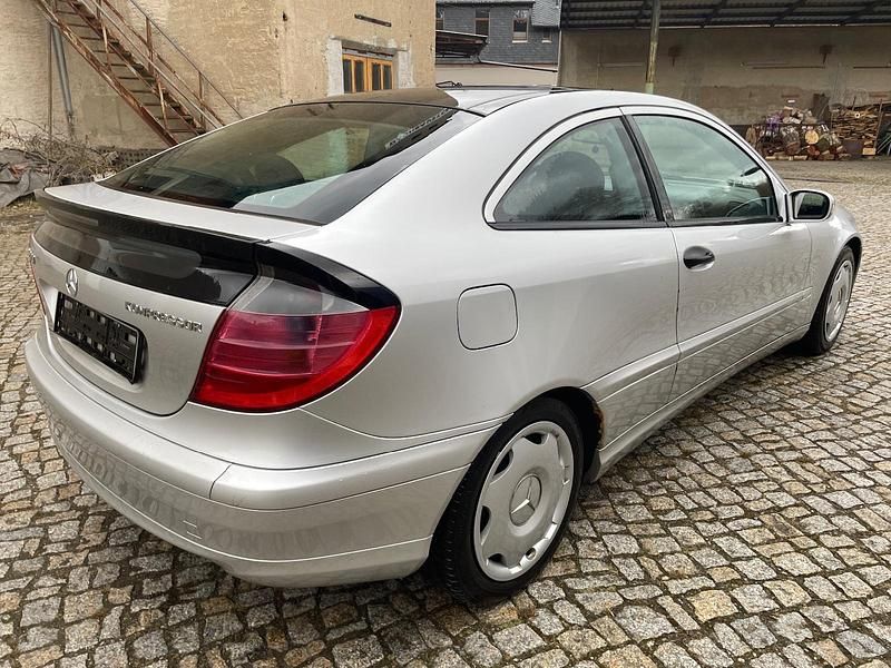 Gebraucht Mercedes C200 163 PS (119 kW) 2002 Silber Coupé