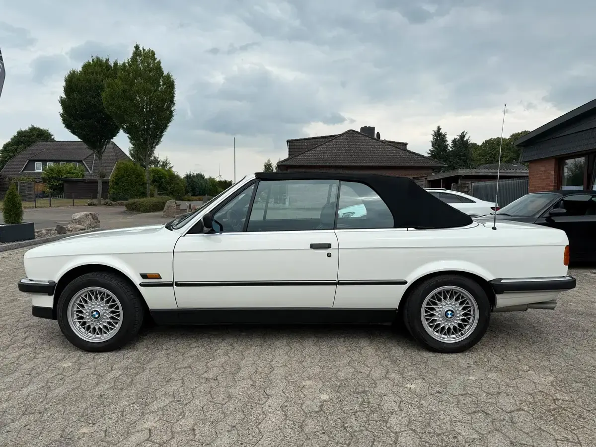 Gebraucht BMW 325 171 PS (125 kW) 1987 Weiß Cabrio
