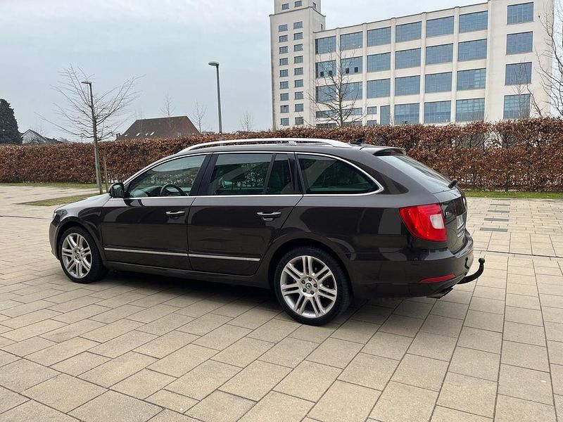 Gebraucht Skoda Superb Elegance 170 PS (125 kW) 2012 Braun Kombi