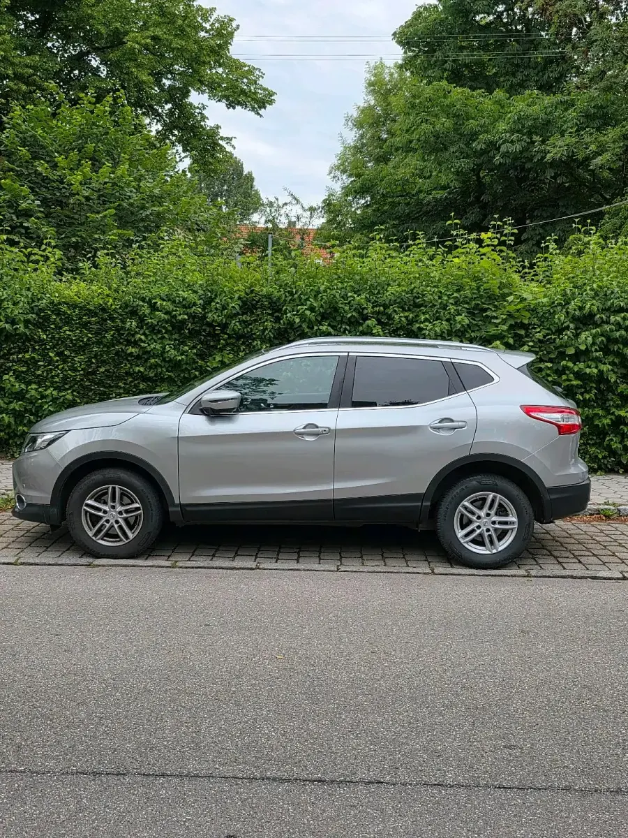 Gebraucht Nissan Qashqai 116 PS (85 kW) 2016 Silber SUV