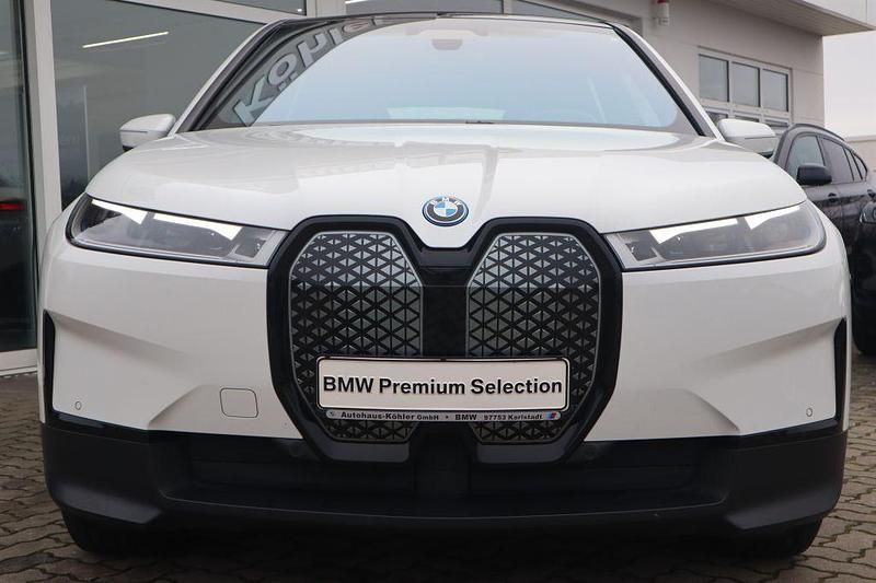Gebraucht BMW iX 384 kW (523 PS) 2022 Alpinweiß uni SUV