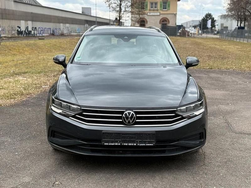 Gebraucht VW Passat Basis 150 PS (110 kW) 2020 Uranograu Kombi
