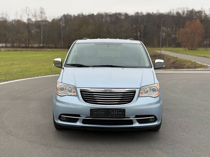 Gebraucht Chrysler Town & Country Limited 286 PS (210 kW) 2013 Blau Van / Kleinbus