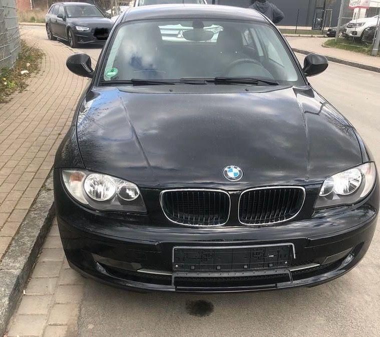 Gebraucht BMW 116 122 PS (89 kW) 2010 Schwarz Kleinwagen