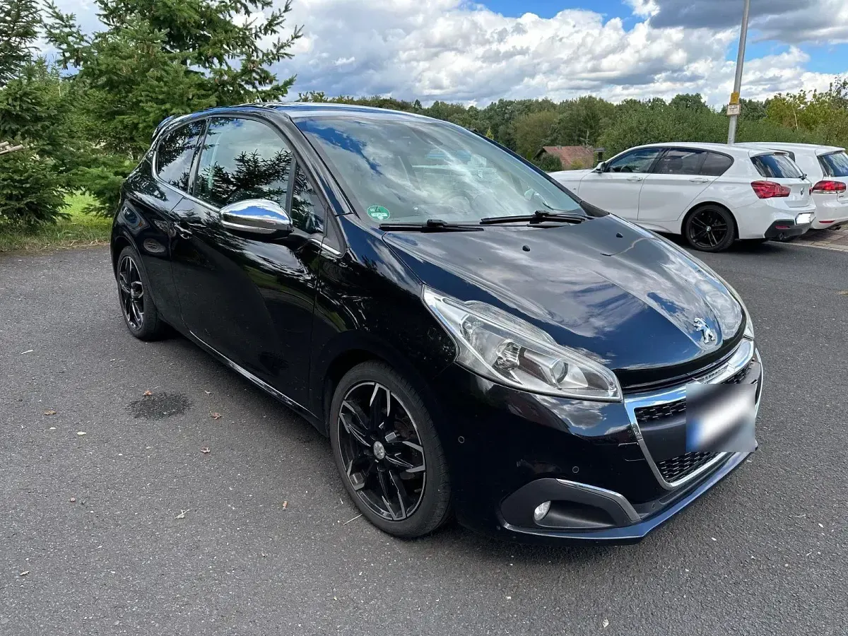 Gebraucht Peugeot 208 110 PS (80 kW) 2015 Schwarz Kleinwagen