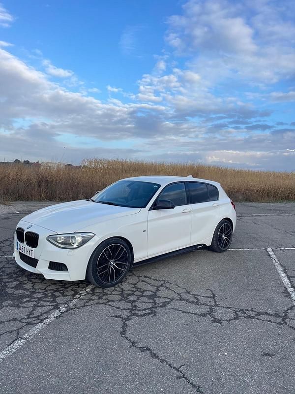 Weiß Gebraucht 2014 BMW 118 Kleinwagen | 15.000 € - Bild 1/4