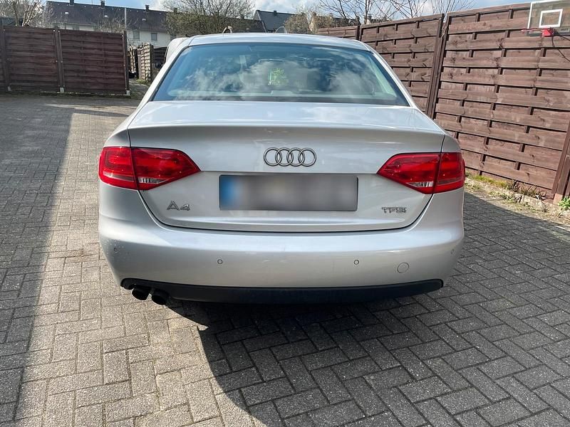 Gebraucht Audi A4 160 PS (117 kW) 2010 Silber Limousine