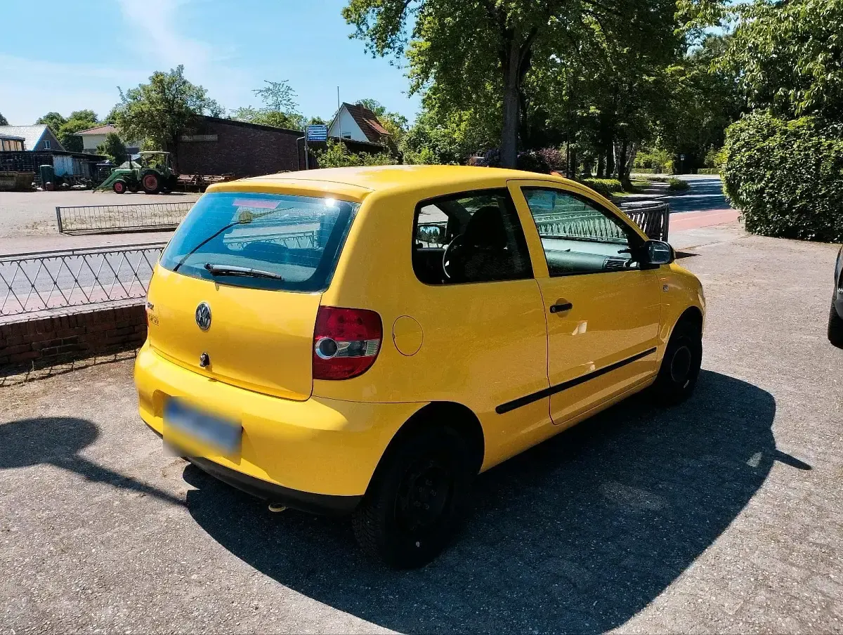 Gebraucht VW Fox 54 PS (39 kW) 2005 Gelb Kleinwagen