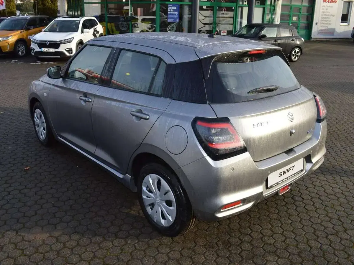 Neu Suzuki Swift Club 83 PS (61 kW) 2026 Premium silver Kleinwagen
