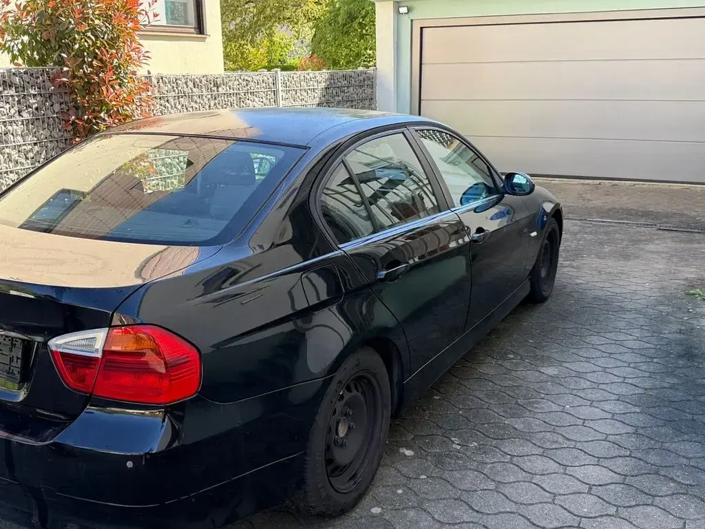 Gebraucht BMW 318 143 PS (105 kW) 2007 Schwarz Limousine