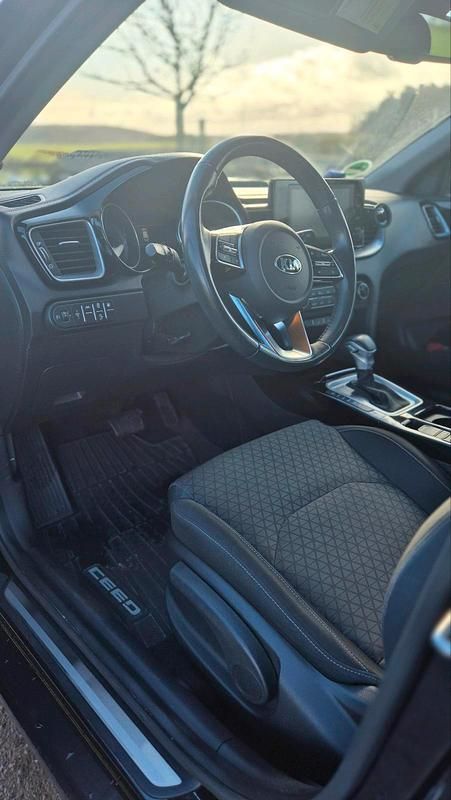 Gebraucht Kia Ceed Vision 141 PS (103 kW) 2020 Schwarz Kleinwagen