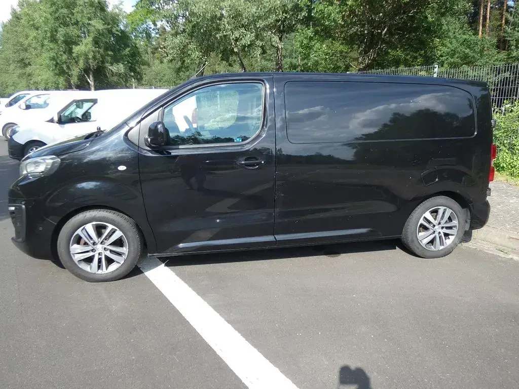 Gebraucht Peugeot Expert Premium 179 PS (131 kW) 2017 Schwarz Van