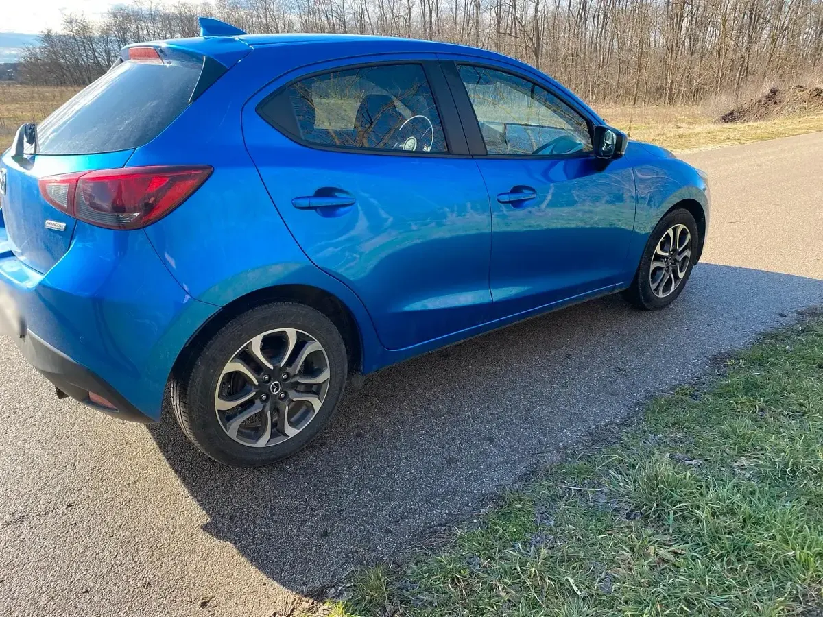 Używany Mazda 2 90 KM (66 kW) 2018 Niebieski Hatchback