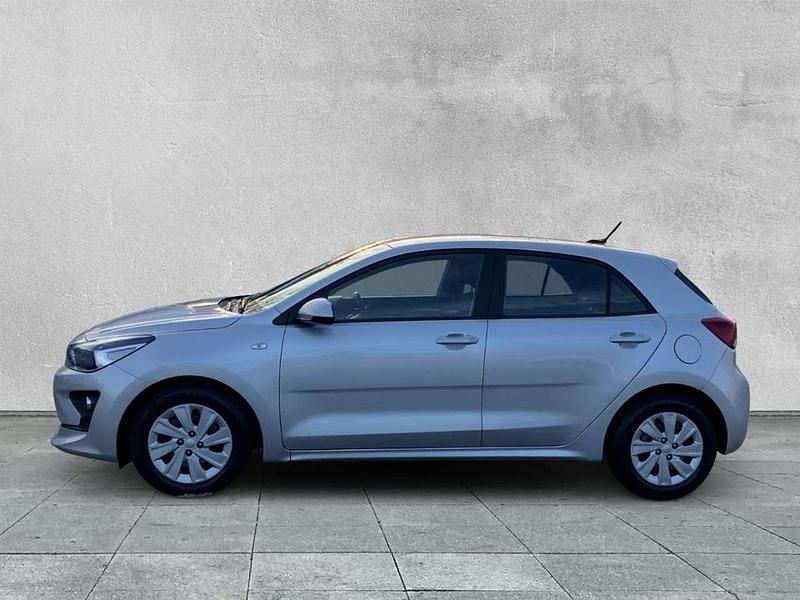 Gebraucht Kia Rio Spirit 101 PS (74 kW) 2023 Silber Limousine