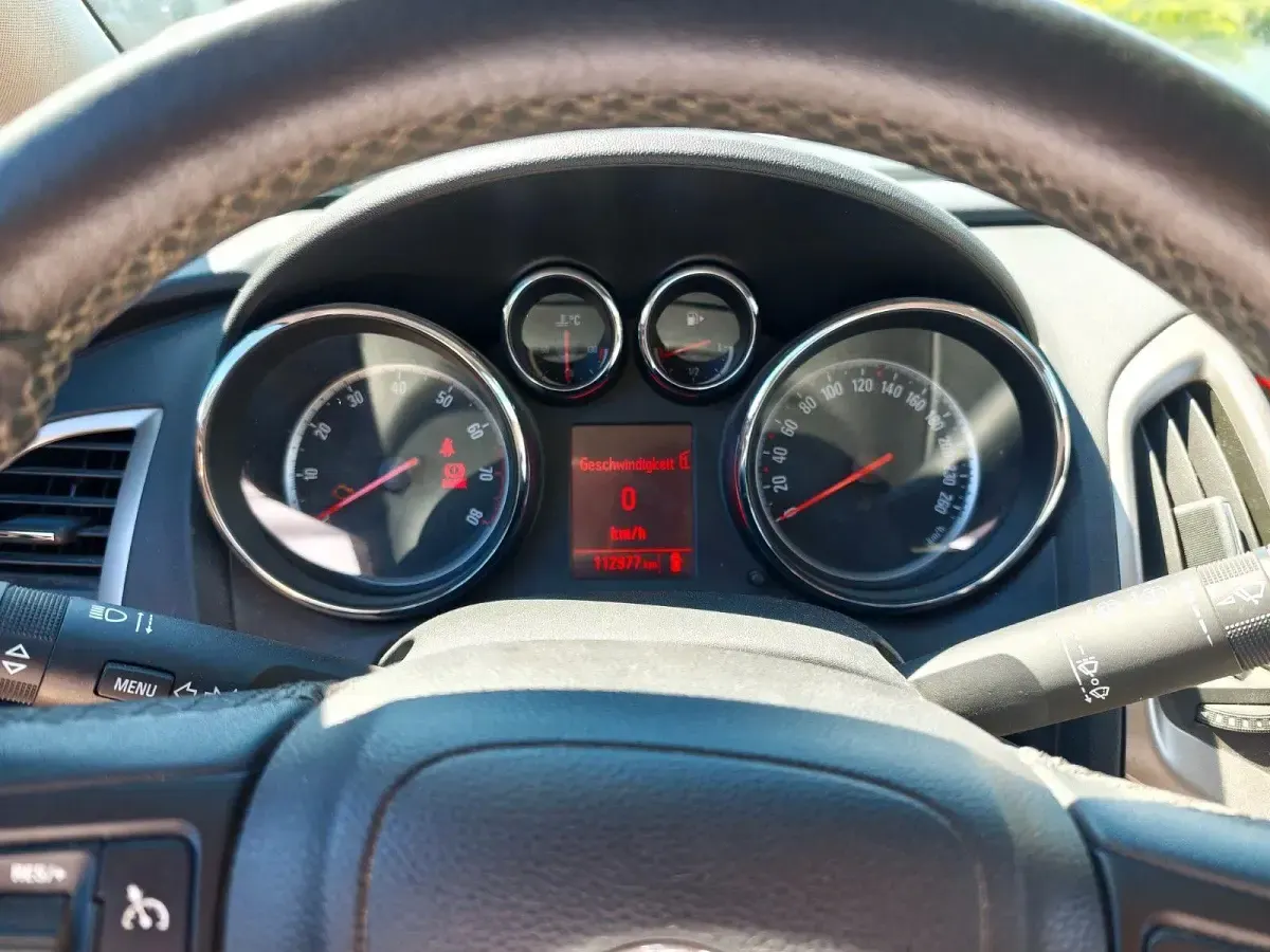 Gebraucht Opel Astra Edition 116 PS (85 kW) 2011 Schwarz Kombi