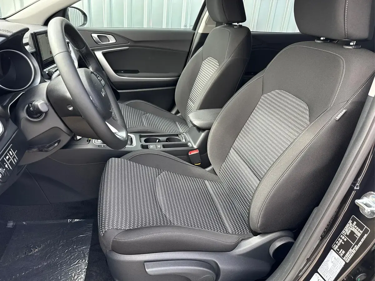 Nowe Kia XCeed Style 150 KM (110 kW) 2026 Srebrny SUV