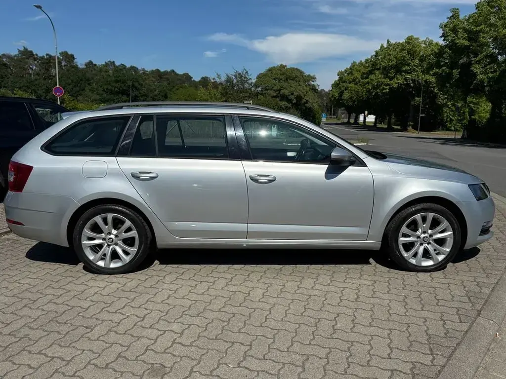 Gebraucht Skoda Octavia Ambition 116 PS (85 kW) 2019 Grau Limousine