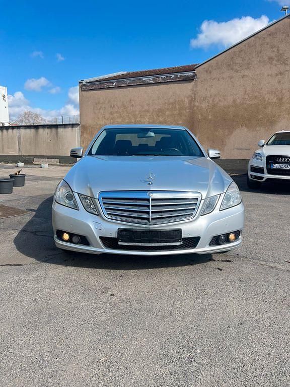 Gebraucht Mercedes E200 184 PS (135 kW) 2009 Silber Limousine