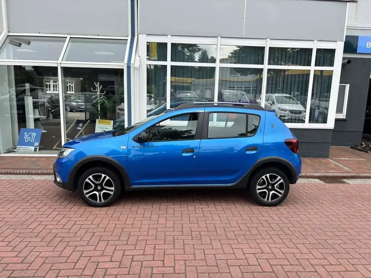 Gebraucht Dacia Sandero Celebration 90 PS (66 kW) 2020 Blau Limousine