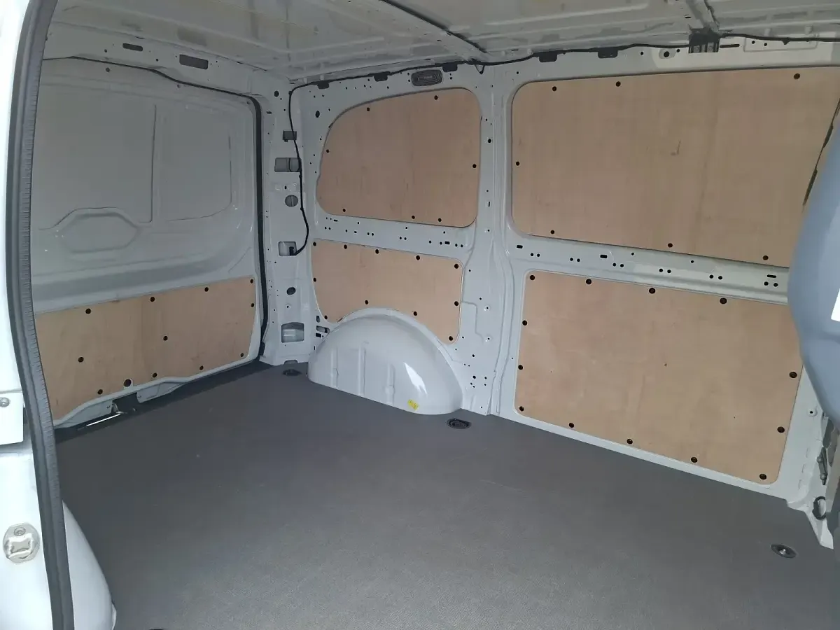 Gebraucht Mercedes Vito 163 PS (119 kW) 2024 Arktikweiß Van