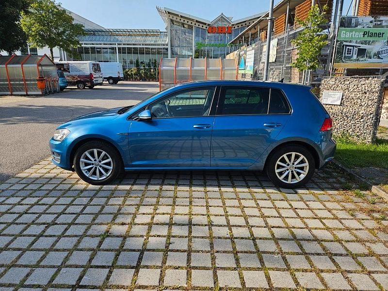 Blau Gebraucht 2015 VW Golf VII Limousine | 9.000 € (Fairer Preis) - Bild 1/4