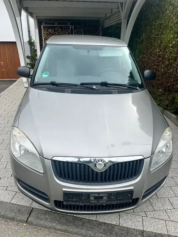 Gebraucht Skoda Fabia Classic 69 PS (50 kW) 2009 Braun Limousine