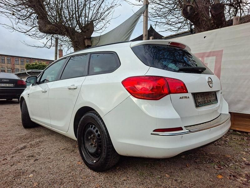 Gebraucht Opel Astra Energy 136 PS (100 kW) 2014 Weiß Limousine
